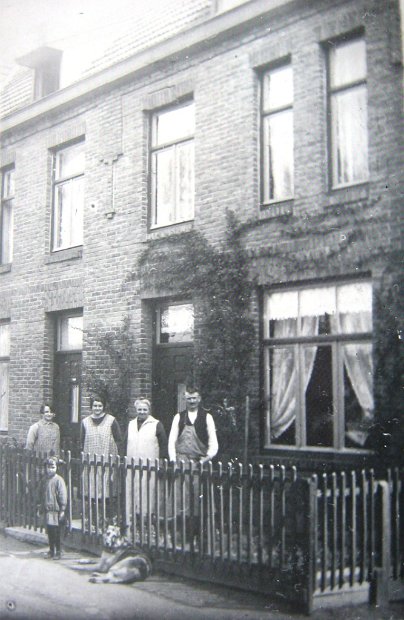 154- Huis Fam. Meijers in de Dorpstraat in 1939